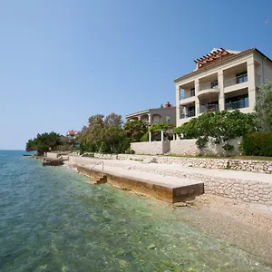 https://apartment-cinthija.hotelinzadar.com
